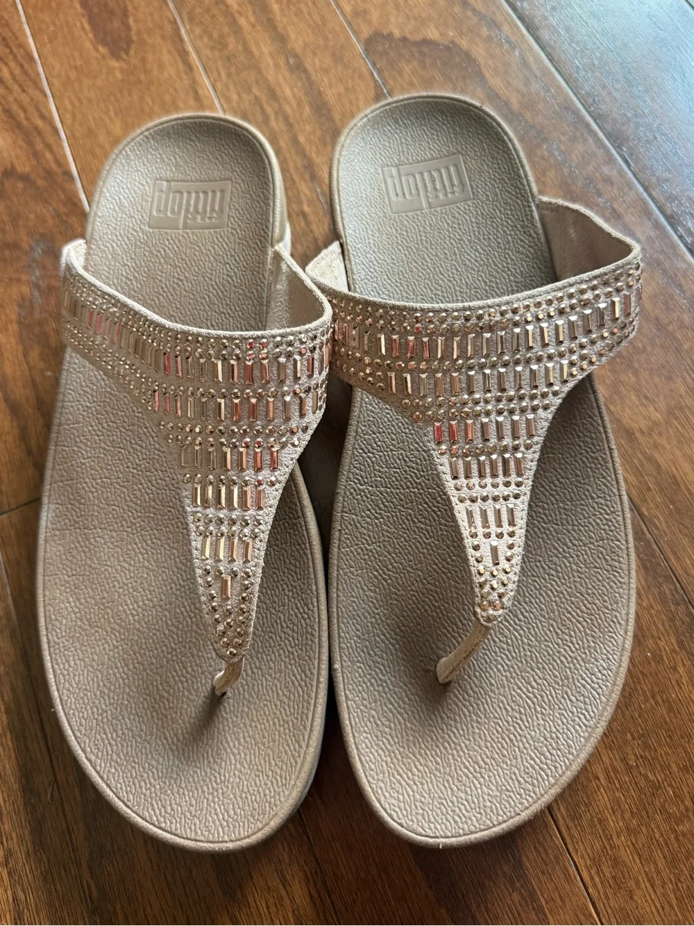 FitFlop Metallic Rose Gold Beaded Thong Sandals - Women size 9 US women’s